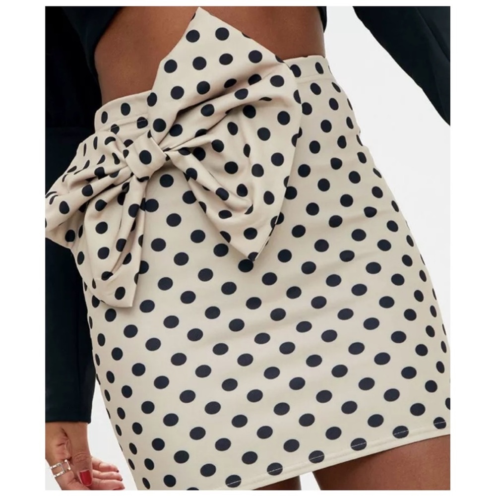 Pretty little thing polka dot bow mini skirt - Picture 2 of 3